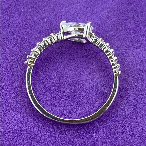 💛 Elegant 18k White Gold Plated Tear Drop-Shaped Ring - Picture 4 of 7